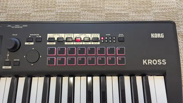 Korg Kross 2 61 keys synth, workstation - like new62864362124801124