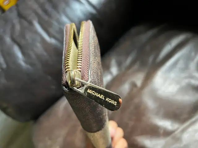 MICHAEL KORS WALLET in Women's - Bags & Wallets in Barrie - Image 5