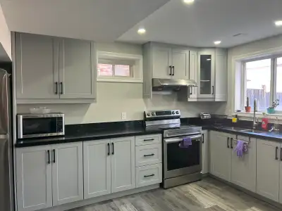 kitchen, full washroom and powder room share by another working women