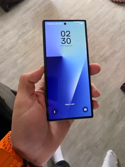 Broken inner screen samsung galaxy z fold 7 256gb unlocked o, View more