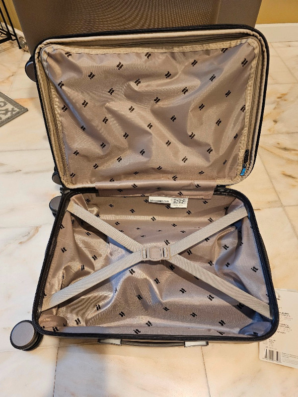 IT 3 Piece Hard sided Expandable Suitcases – Brand New in Other in Richmond - Image 4
