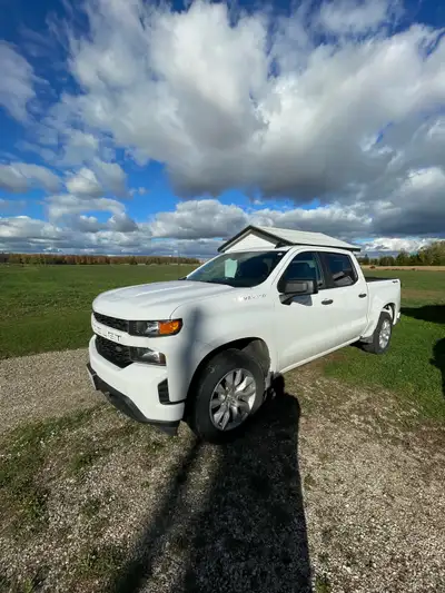 Never had any issues. Just need a bigger truck. Has the 2.7 and 8 speed No modifications Tires are o...