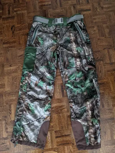 like new Huntshield camo pants Large 36/32
