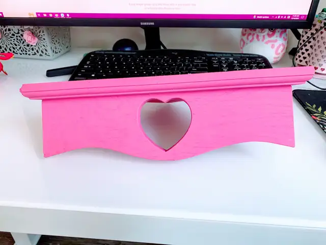 Pink heart wooden corner shelf ( wall mounted)  in Home Décor & Accents in Ottawa - Image 3