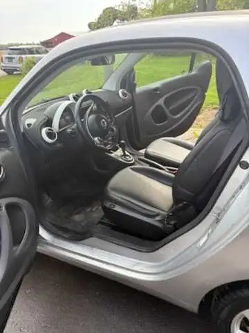 2016 smartcar  in Cars & Trucks in St. Catharines - Image 5