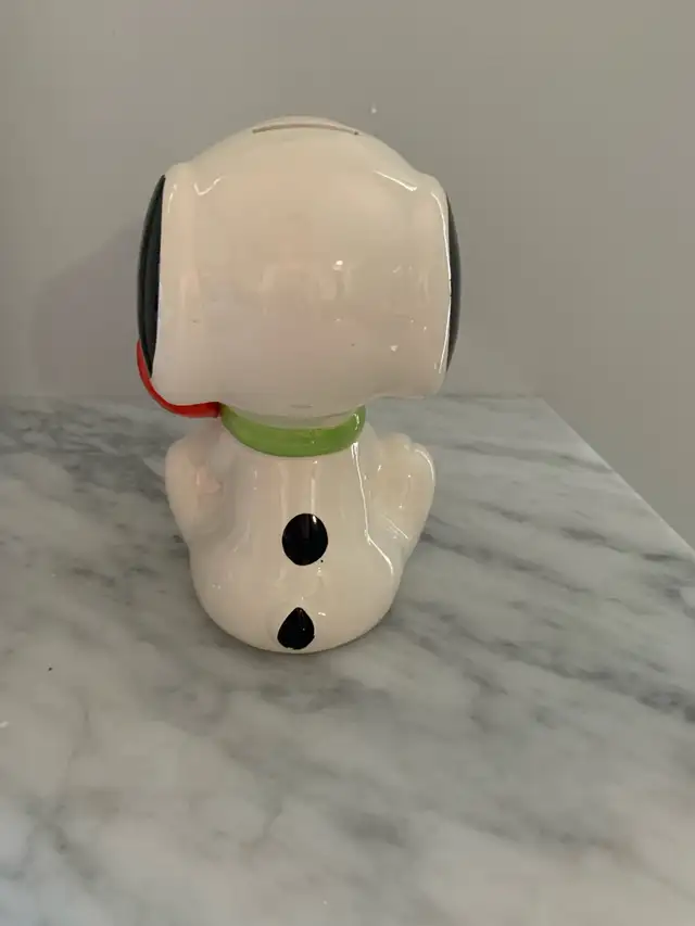 Snoopy Coin Bank in Arts & Collectibles in Markham / York Region - Image 3