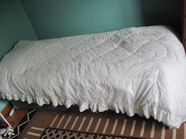 Double / Full sized comforters  *Downsizing* in Bedding in Mississauga / Peel Region