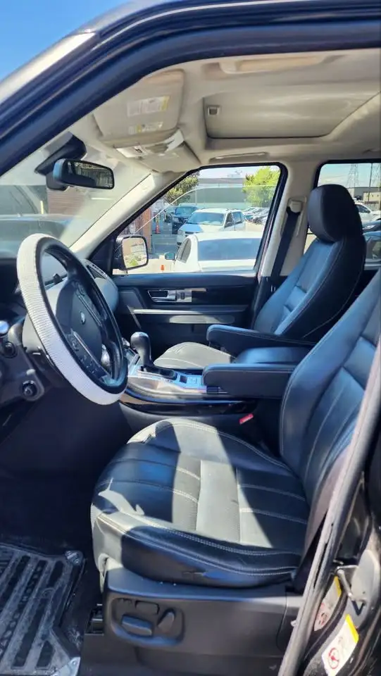 2012 Land Rover range rover sport in Cars & Trucks in Oshawa / Durham Region - Image 3