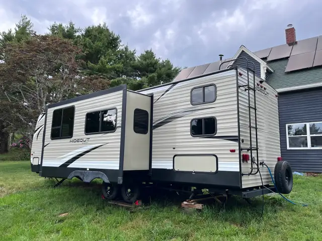 2018 Hideout 28’ BHS  with Cold Mountain Package in Travel Trailers & Campers in Bridgewater - Image 5