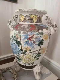 Pair of 20th Century Japanese Vintage Artistic Satsuma Vase