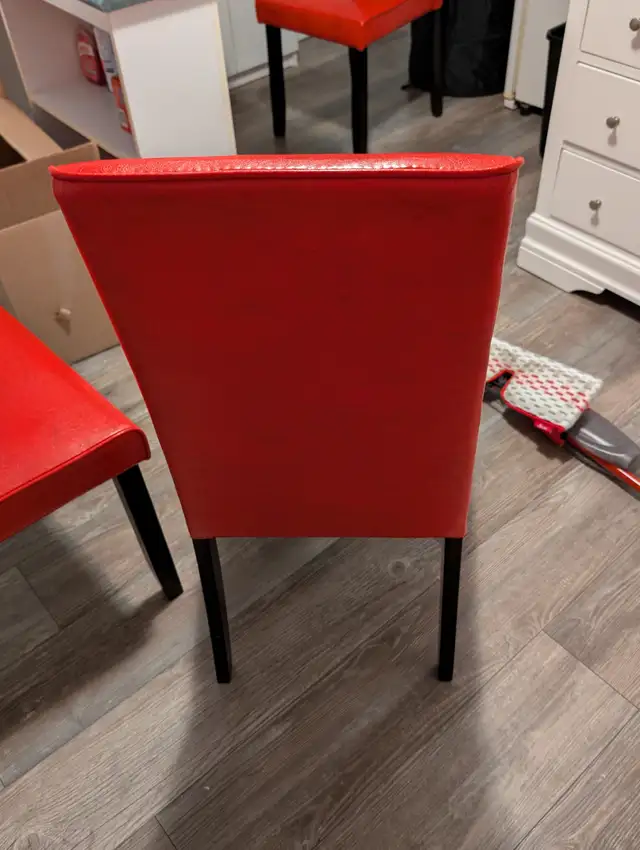 2 Chaises de cuisine in Dining Tables & Sets in Trois-Rivières - Image 4