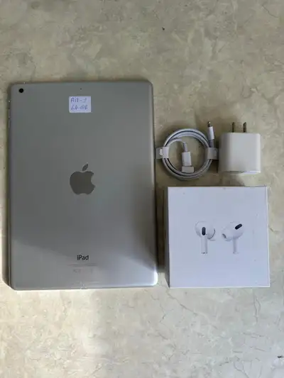 ipad Air 1st gen 64 Gb GB FREE EARBUDS & FAST CHARGER, View more