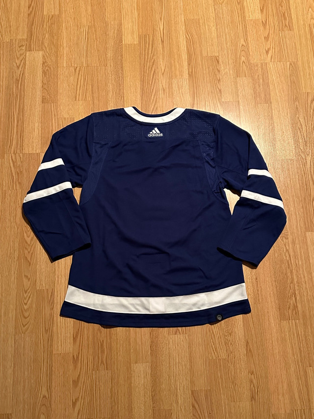 BRAND NEW LEAFS JERSEY in Hockey in Mississauga / Peel Region - Image 2