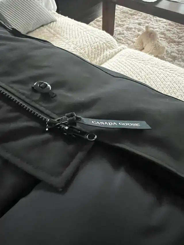 CANADA GOOSE PARKA in Women's - Tops & Outerwear in London - Image 4