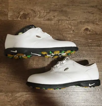 Brand New Ladies NIKE Golf Shoes Size 9.5 Never used Womens NIKE Golf Shoes