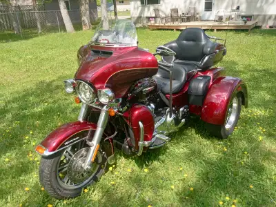 2015 Harley Trike $32,300. OBO. Ph 204 753 2775