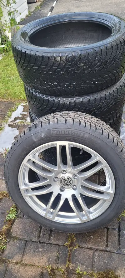 ROADMASTER 225/50R/ 18 , 1 PNEU HIVER NEUF, SUR RIM NEUF, JAMAIS UTILISÉ, était acheté neuf pour BMW...