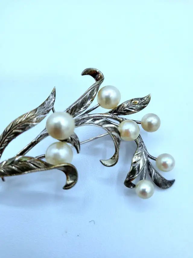 Sterling Silver and Akoya Pearl Brooch in Box - $150 OBO in Jewellery & Watches in City of Toronto - Image 3