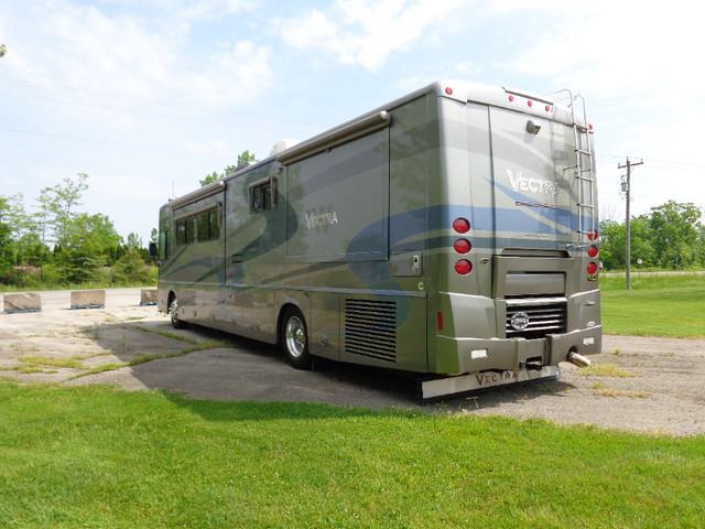 Class A Diesel Pusher  ( PRICE REDUCED ) in RVs & Motorhomes in St. Catharines - Image 3