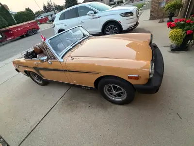1977 MG Midget Convertible A little vintage car with a whole lot of personality ☀️ This adorable 197...