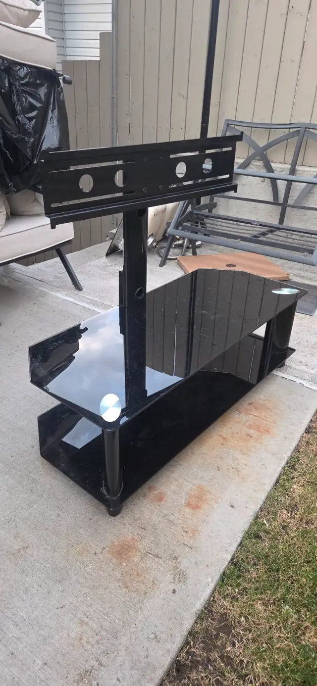 Tv stand in TV Tables & Entertainment Units in Kamloops - Image 3