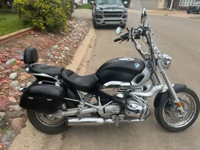 I am selling my 1998 BMW r1200c, a stylish cruiser with a powerful 1170cc engine, perfect for comfor...