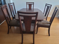 Stunning vintage Extending Dining Table (6-8 seats)