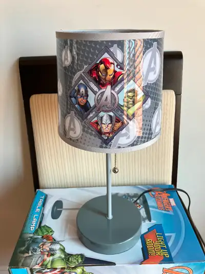 Lampe - Gris/ Table Lamp - Grey (Marvel Avengers), View more