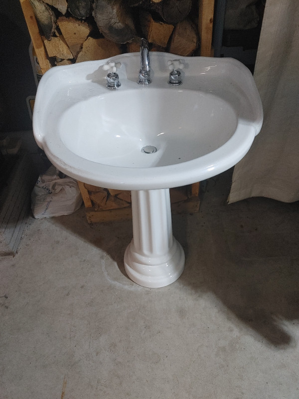 Pedestal Sink with Faucett in Plumbing, Sinks, Toilets & Showers in Chatham-Kent - Image 3