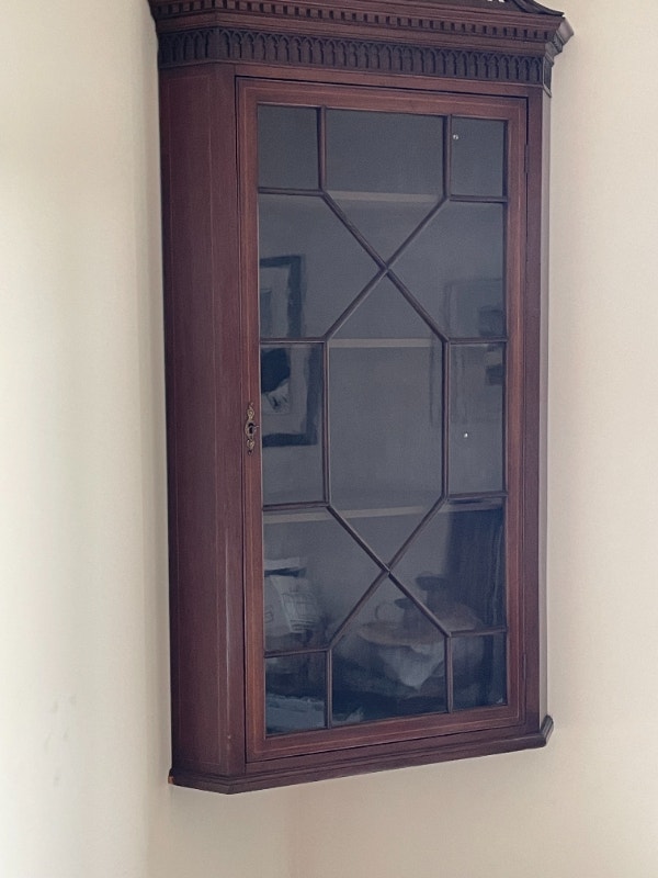Corner hanging Display Solid Mahogany Cica 1810 Hutches