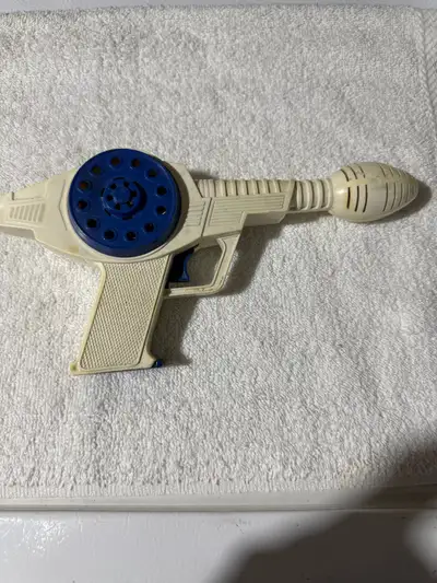 Vintage Star Trek III phaser toy released by Daisy Toy (1984) Has four different sounds Working orde...