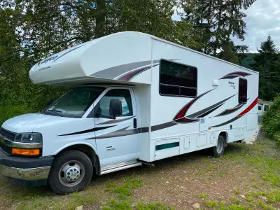 Jayco RedHawks 27’ Class C motor home , Chevy chassis , Sleep 8and seat belts , No slide out , Stove...