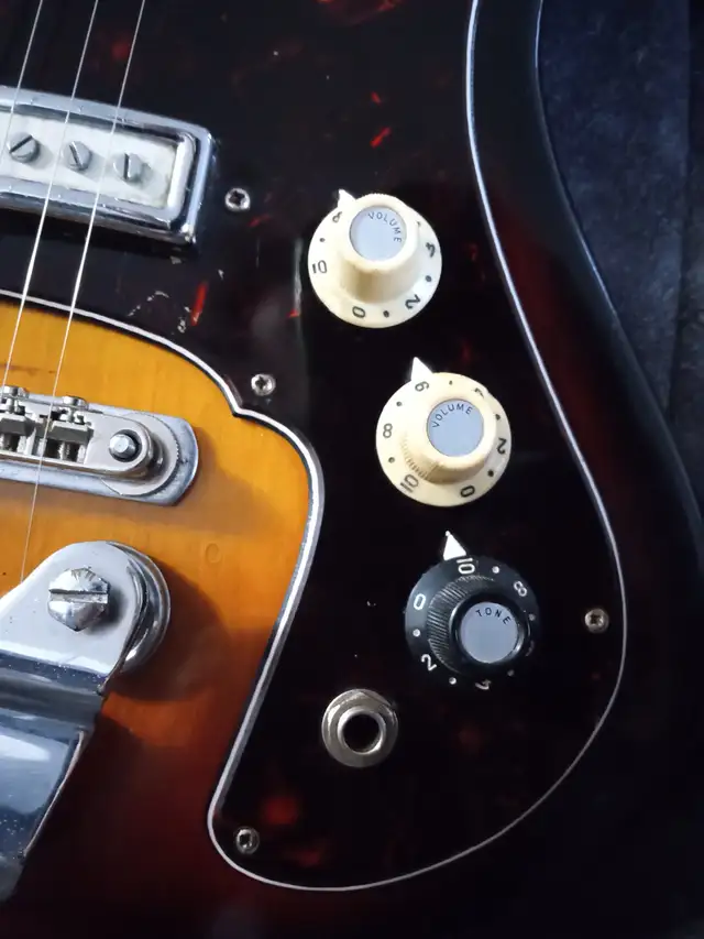 1969 Silvertone in Guitars in Mississauga / Peel Region - Image 11