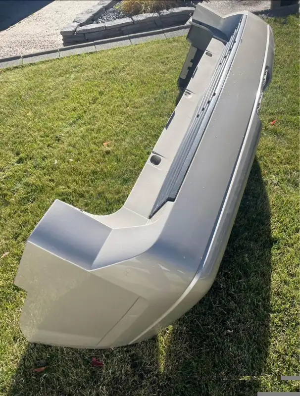 07-14 Lincoln Navigator Rear Bumper Complete in Auto Body Parts in Edmonton - Image 3