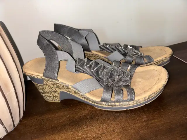 Ladies Dress Sandals in Women's - Shoes in Medicine Hat - Image 5