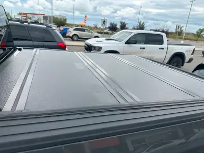 09-25 F150 short box (5.5FT) original Ford tonneau cover! There’s no hail damage and it’s in brand n...