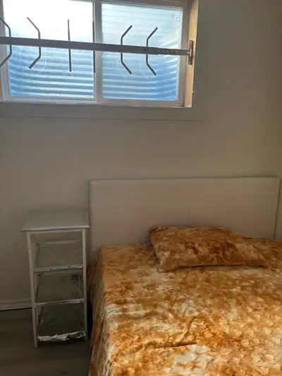 Close to bus stops Indian grocery stores,Castleridge Plaza Village Square Mall .5 minutes to Whiteho...