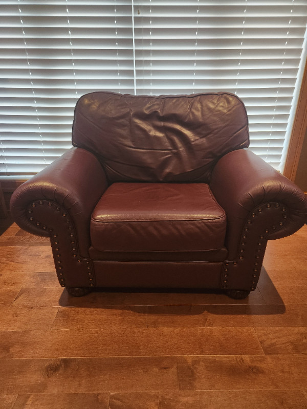 8 Piece Leather Set ,Couch,Love Seat, Chairs and Ottomans Sale in Couches & Futons in St. Catharines - Image 2