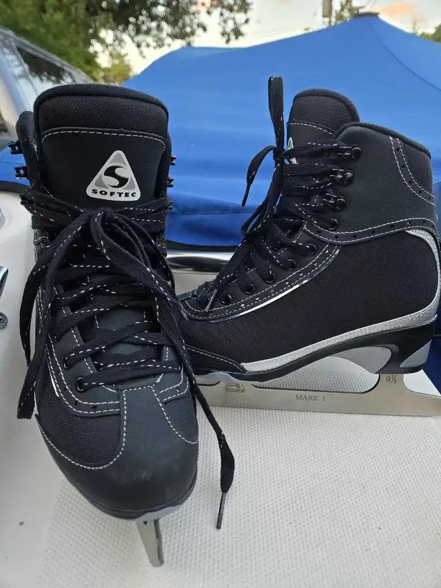 Softtec figure skates, girl size 5, excellent condition in Skates & Blades in Mississauga / Peel Region - Image 2