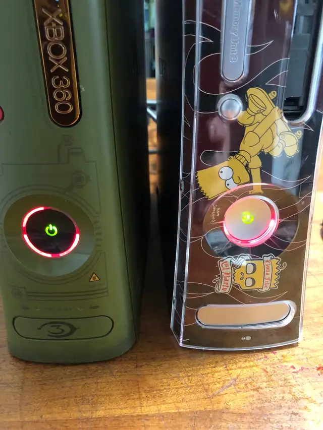Xbox  360 Halo&  Xbox 360(both 3rings with accesories Repairable in XBOX 360 in City of Montréal - Image 3