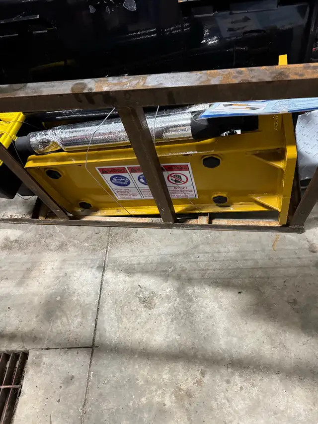 skidsteer concrete breaker in Other in Norfolk County - Image 2