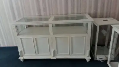 Show cases, View more