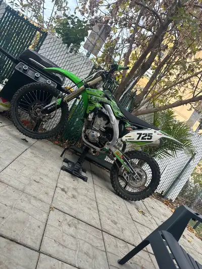 Kx450f je doit malheureusement m’en départir avec beaucoup de regret rien à dire sur la moto va supe...