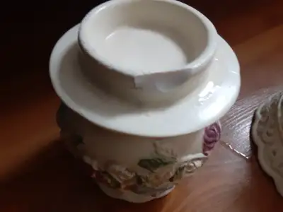 Vintage ceramic tea light lamp* defect* minor chip, Voir plus