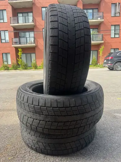 Je vends 3 pneus d'hiver Dunlop Winter Maxx SJ8 de dimension 265/50R20, actuellement en état usagé (...