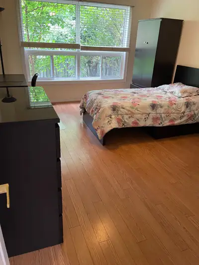 PRIVATE ROOM for RENT. FURNISHED, Downtown Mississauga. Suitable for Female Student at a University...