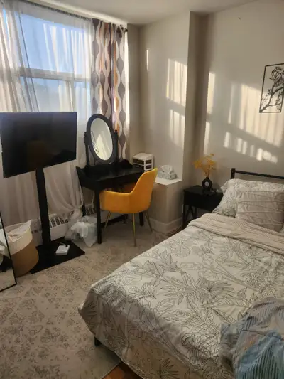One bedroom available for short term rental in a two bedroom apartment near Yonge and Eglinton. Priv...