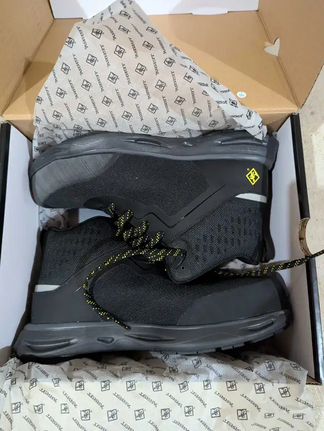 Terra safety boots in Men's Shoes in Cambridge - Image 2