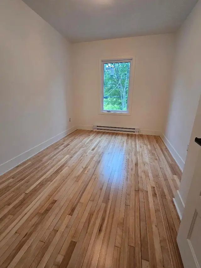 Grand logement 2 chambres et 1 bureau in Long Term Rentals in City of Montréal - Image 3