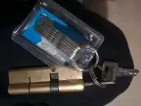 Keys and lock for exterior door